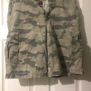 Chaps Men's Camouflage Cargo Shorts in Olive and Khaki